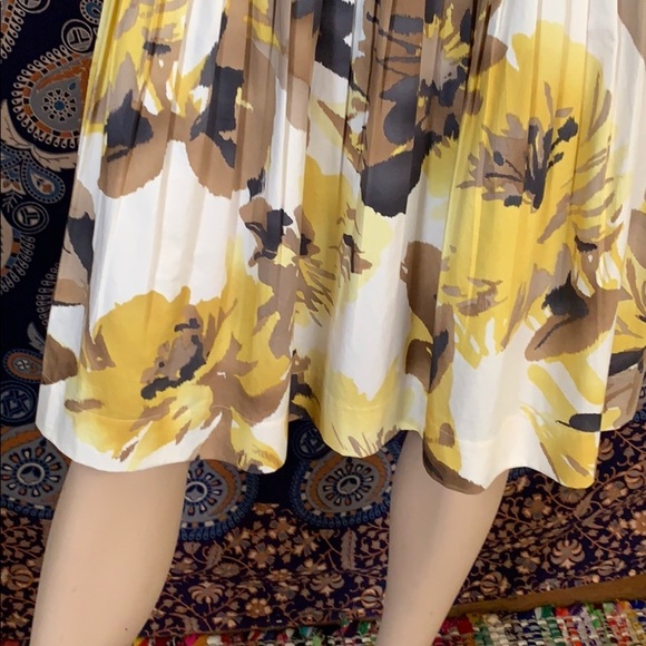 Floral skirt 🖤 - Picture 4 of 8